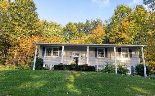 33 Sunset Hill Rd, Brookfield Center CT  06804-3448 exterior