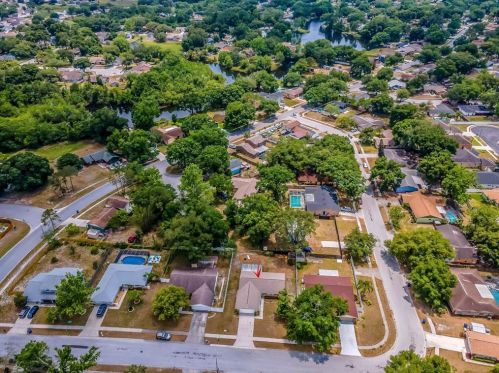 1562 Twin Palms Loop, Lutz FL  33559-6763 exterior