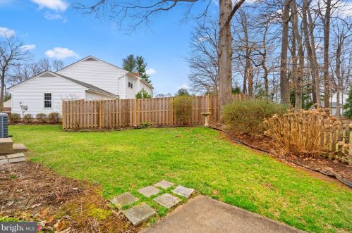 6010 Rdg Frd Dr, Springfield VA 22015-3651 exterior