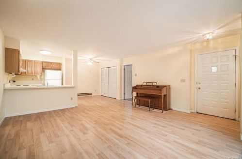 224 Lakeside Dr, Lewisboro, NY 10590-2405