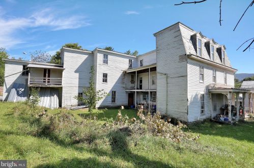 310 Main St, Edinburg VA  22824-9439 exterior