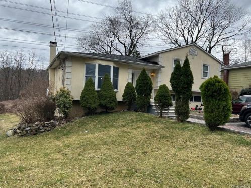 81 Parkview Rd, Elmsford, NY 10523-3819