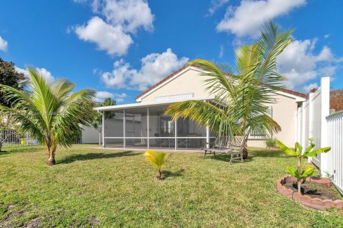 18806 24th Ct, Hollywood FL  33029-5354 exterior