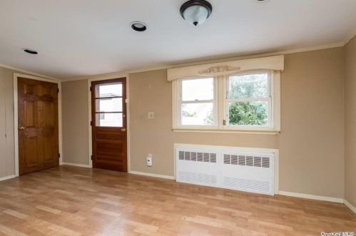 2335 Mitchell Pl, North Bellmore NY  11710-3332 exterior