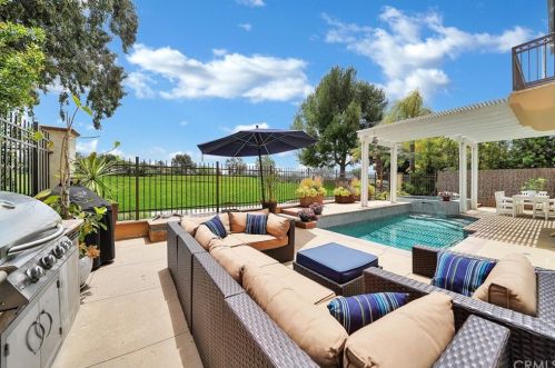 6561 Morningside Dr, Huntington Beach CA exterior