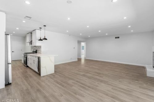 6747 Blewett Ave, Van Nuys CA  91406-6014 exterior