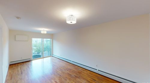 20-13 38th St, Long Island City, NY 11105-1121