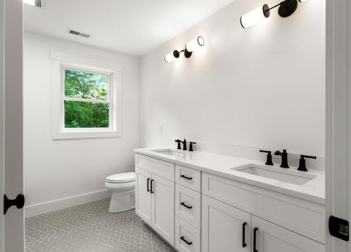 223 Lawrence Rd, Salem NH  03079-4389 exterior