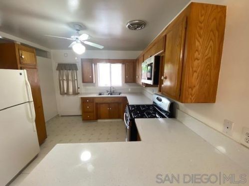 7608 El Paso St, La Mesa CA 91942-4304 exterior