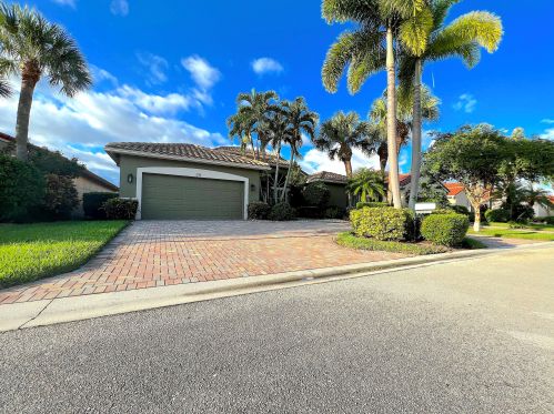 6758 Garde Rd, Boynton Beach, FL 33472-7300