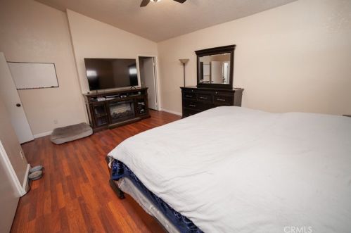 2869 La Vida Dr, Lancaster CA  93535-5873 exterior