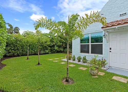 1036 Francis St, West Palm Beach, FL 33405-2416