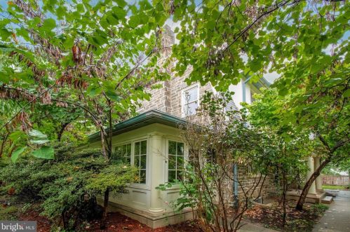 6903 Chew Ave, Philadelphia PA 19120-2211 exterior