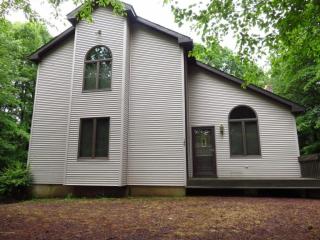 145 Ironwood Rd, Palmerton, PA 18071-5241