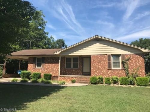 145 Elizabeth St, Parks Crossroads NC  27316-8730 exterior