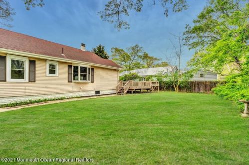 226 Davis Ave, Lacey NJ  08731-3519 exterior