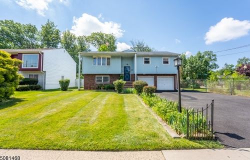 229 2nd Ave, Roselle, NJ 07203-1305