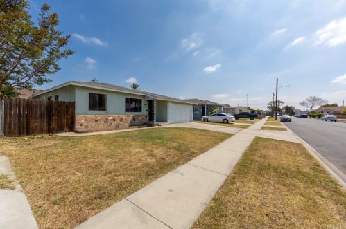 535 213th St, Long Beach, CA 90745-2102