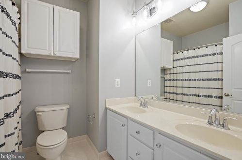 16143 Jordan Crest Ct, Haymarket VA  20169-4943 exterior