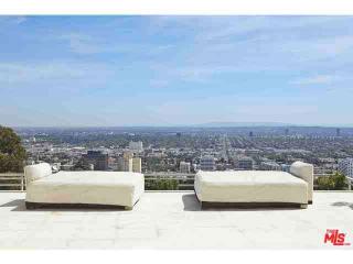 2100 Castilian Dr, Los Angeles CA  90068-2611 exterior