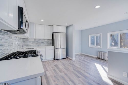 21 Ruth St, Irvington NJ  07111-2526 exterior