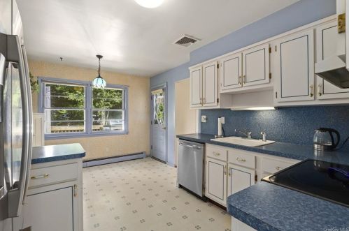 312 Osceola Rd, Jefferson Valley, NY 10535-1312
