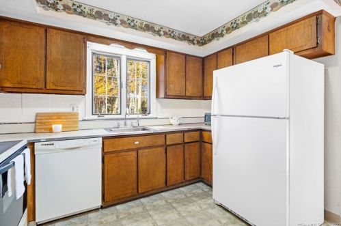 542 Forest St, Hartford CT  06118-2035 exterior