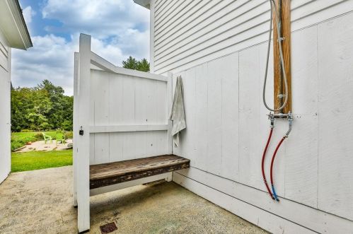 49 Mason Rd, Brookline NH 03033-2204 exterior