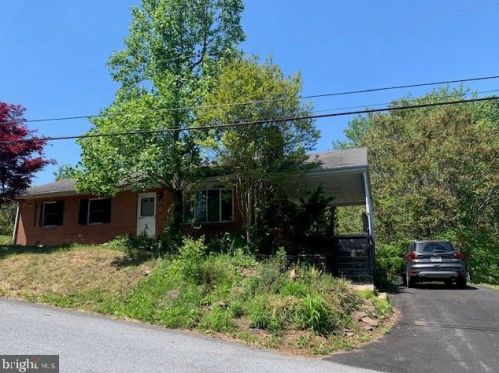451 Lakewood Dr, Harrisburg, PA 17112-9633