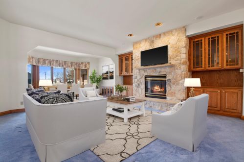 16687 Sumerland Ct, Waukesha, WI 53151-5548