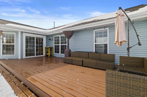 1521 Waters Edge Dr, Oconomowoc, WI 53066-4190