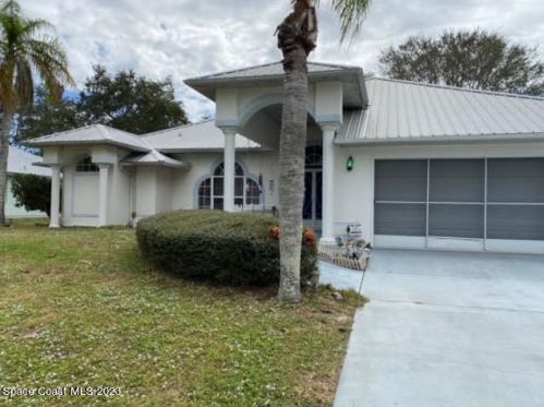 882 Majestic Ave, Sebastian FL  32958-6014 exterior