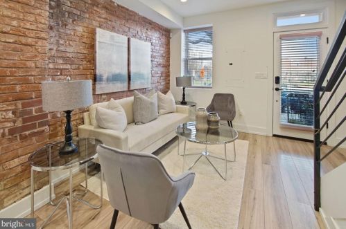 911 Potomac Ave, Washington, DC 20003-3623