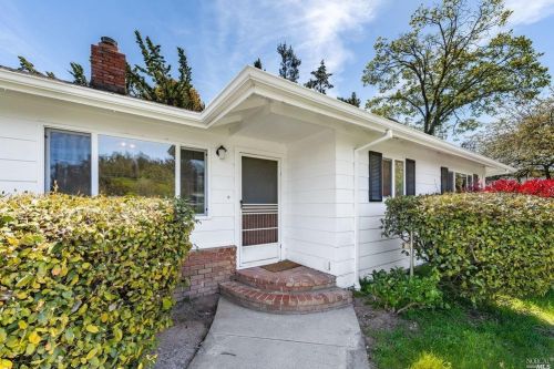 5625 Henning Rd, Sebastopol CA  95472-6332 exterior