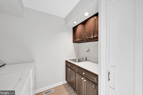 19 Edgehill Rd, Swatara PA  17033-2506 exterior