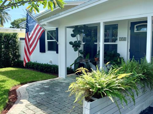 250 10th St, Delray Beach FL  33444-4048 exterior