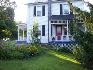 172 North St, Dorloo, NY 12043-5148