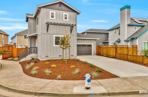 1351 Holly Park Way, Santa Rosa, CA 95403-8666