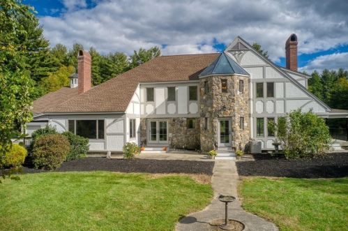 114 Maple St, Stow, MA 01775-1253