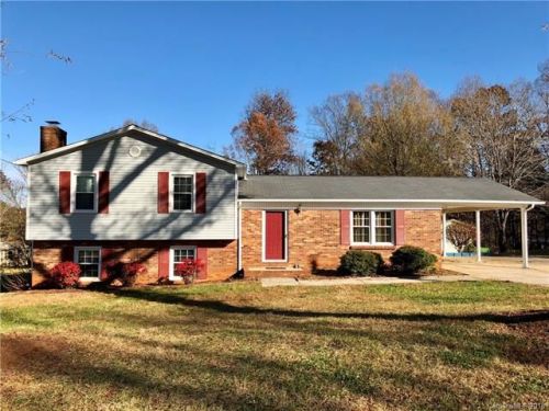 109 Little Forest Ln, Statesville, NC 28625-8907