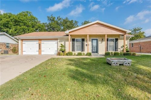 229 Craig St, Burleson, TX 76028-3505