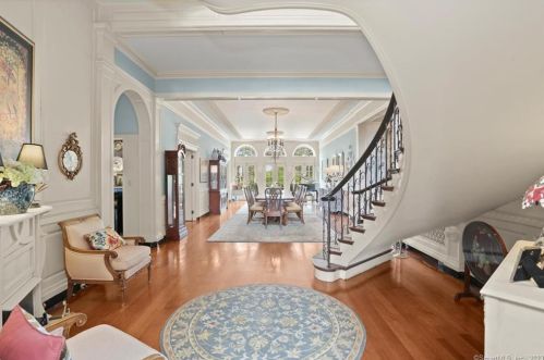 124 Old Battery Rd, Bridgeport CT  06605-3616 exterior