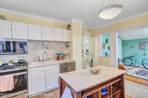 914 Central Ave, Tinton Falls NJ  07712-5735 exterior