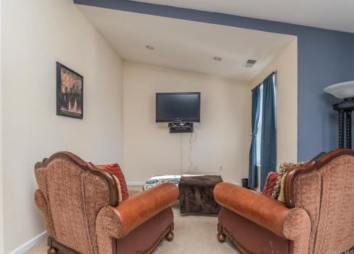 1214 Hustis Dr, Fishkill NY  12524-4968 exterior