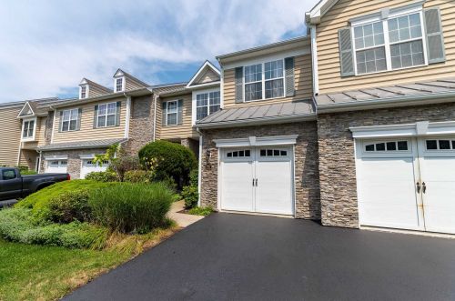 767 Huntington Dr, Fishkill, NY 12524-4913