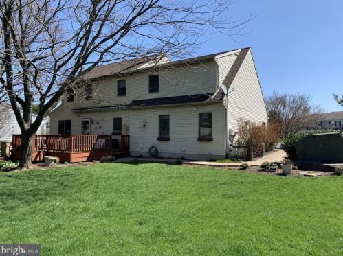 30 Laurel Dr, Mount Wolf, PA 17347-9623