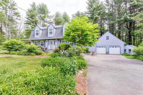 19 Cedar St, Walpole, MA 02081-1401