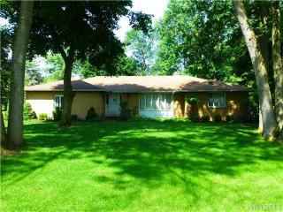 5080 Brookhaven Dr, Clarence, NY 14031-1610