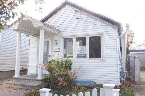 118 Barwick St, Floral Park NY  11001-1313 exterior