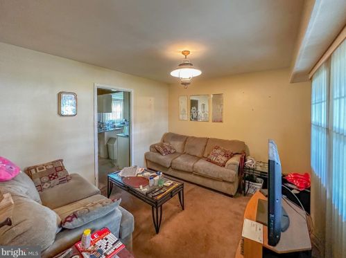 528 Charleston Rd, Willingboro, NJ 08046-1732